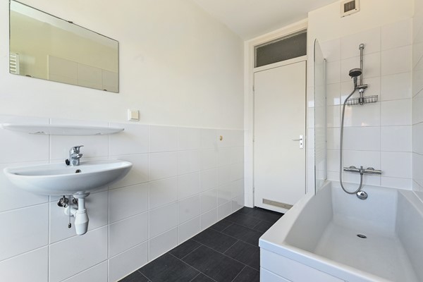 Medium property photo - Medemblikstraat 24, 2547 GX Den Haag